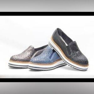 Summit by white mountain blue‎ perforated leather platform shoes size 39